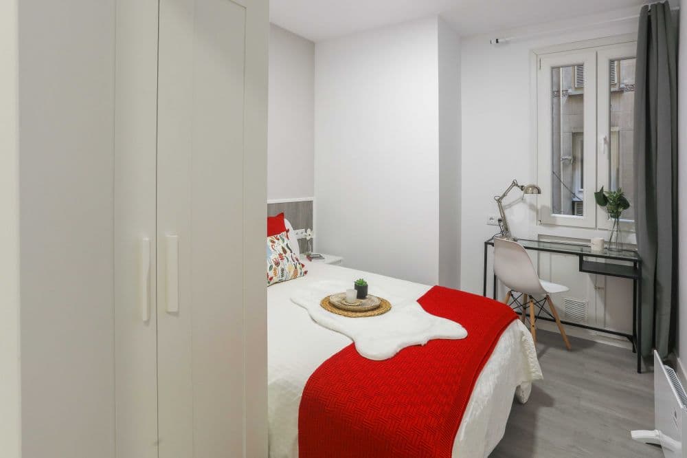 Private room in Madrid photo 3