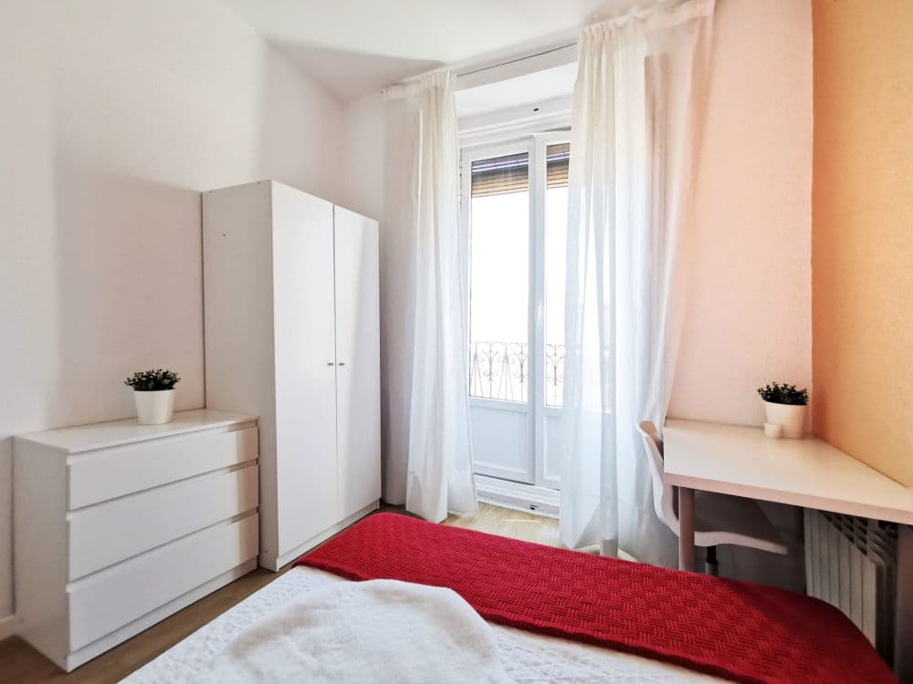 Private room in Madrid photo 4